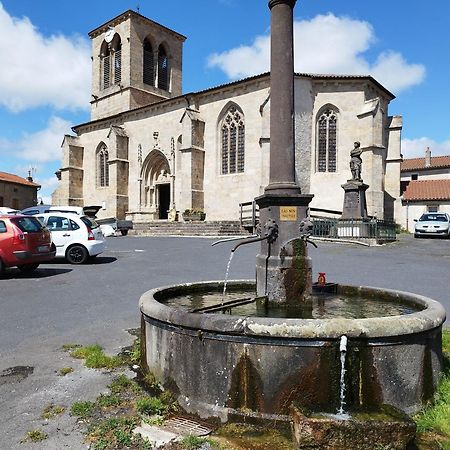 Jolie Maison De Bourg Tout Equipee 10Km D'Ambert Saint-Amant-Roche-Savine Szoba fotó