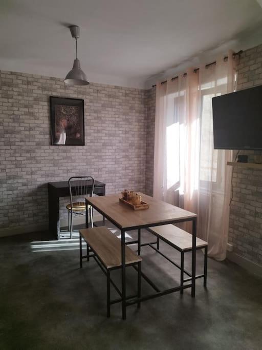 Jolie Maison De Bourg Tout Equipee 10Km D'Ambert Saint-Amant-Roche-Savine Kültér fotó