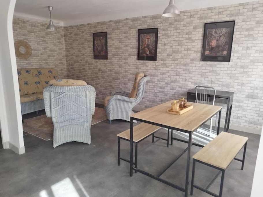 Jolie Maison De Bourg Tout Equipee 10Km D'Ambert Saint-Amant-Roche-Savine Kültér fotó